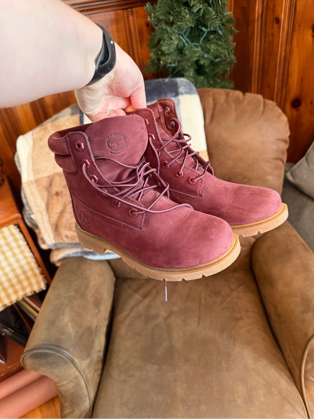 Women’s Size 6 Timberland Burgundy Nubuck Lace-Up Boots